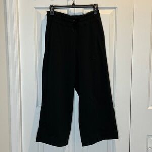 Nike Women’s Loose Fit Cropped Pants - size S - NWT